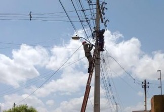 Homem sofre descarga elétrica e cai de altura de cinco metros em João Pessoa