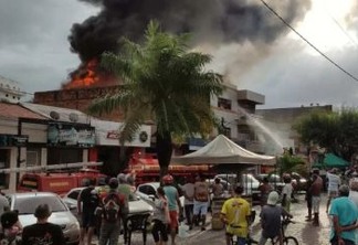 Incêndio destrói loja de variedades no Centro de Guarabira, na Paraíba - VEJA VÍDEO