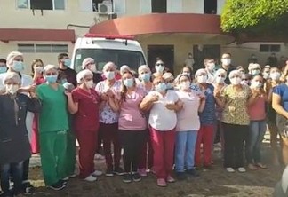 EMOÇÃO: Servidores do hospital de Cajazeiras se despedem da enfermeira Maria Abreu