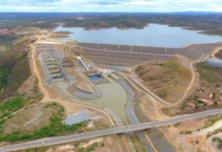 Tubulação de barragem que recebe água da transposição se rompe no Ceará - VEJA VÍDEO