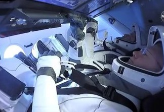 Cápsula da SpaceX retorna à Terra após dois meses em órbita - VEJA VÍDEO