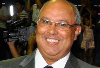 Justiça detecta inchaço na folha e manda prefeito de Pitimbu suspender contratos - LEIA O DOCUMENTO