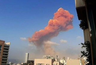 Grande explosão é registrada no porto da capital do Líbano - VEJA VÍDEO