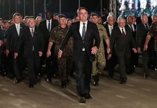Comando do Exército pagou R$ 172 mil a investigada no esquema de rachadinha de Flávio Bolsonaro