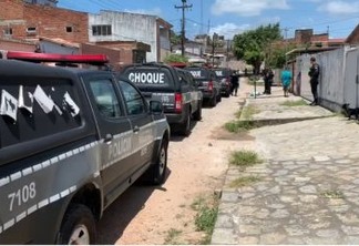Operação contra o tráfico em comunidade prende dois homens em João Pessoa