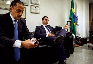 Lava Jato denuncia Wassef, ex-advogado dos Bolsonaros, sob acusação de lavagem de dinheiro