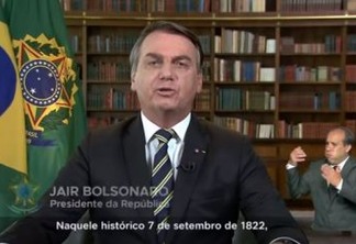 PRONUNCIAMENTO: Bolsonaro diz defender democracia e celebra golpe