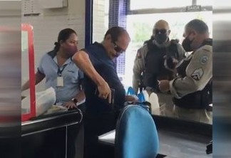 Após ser impedido de entrar no supermercado sem máscara, Delegado saca arma e é preso na capital