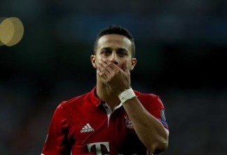 Thiago Alcântara dá adeus ao Bayern: 'Decisão mais difícil da carreira'