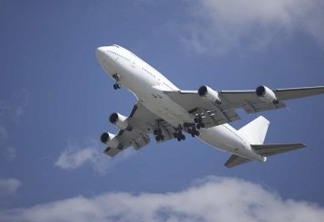 Levar vacina a 7,8 bi de pessoas demandará 8 mil cargueiros Boeing 747