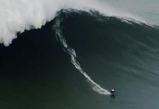 Brasileira quebra recorde de maior onda já surfada por uma mulher - VEJA VÍDEO