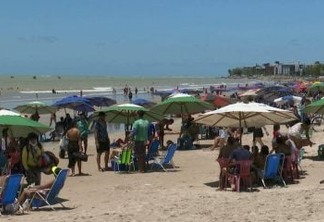 AGLOMERAÇÃO: praias da paraíba registram grande número de pessoas, sem máscaras, durante o feriado
