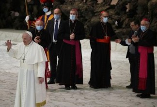 Papa Francisco defende união civil entre homossexuais: "Precisam ser protegidos por leis"