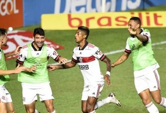 De virada, Flamengo bate Vasco e sobe para a segunda posição na tabela
