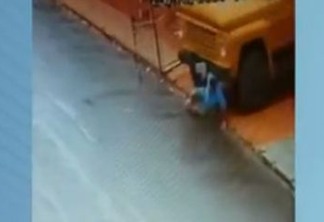 IMAGENS FORTES: Homem tenta segurar caminhão e acaba atropelado em São Paulo
