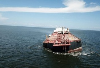 ALERTA: navio com mais de 1 milhão de barris de petróleo corre risco de afundar na Venezuela