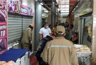 Funcionária de frigorífico é socorrida após prender a mão em moedor de carne, no bairro da Torre