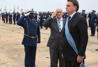 Bolsonaro declara que as Forças Armadas estão prontas para defender pátria e liberdade