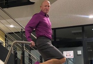 Engenheiro viraliza por usar saia e salto alto no dia a dia