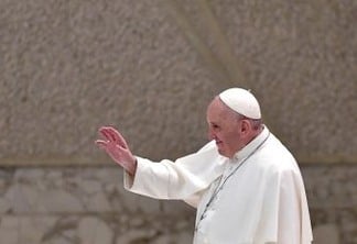 Vaticano diz que fala do Papa sobre união civil gay não muda posição da Igreja