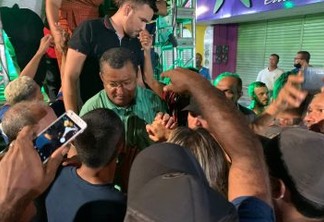 Nilvan comemora com o povo nos bairros vitória para o segundo turno em João Pessoa