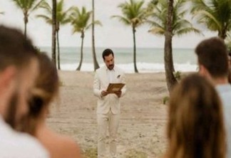 Depois de terminar o noivado, homem se casa sozinho na Bahia