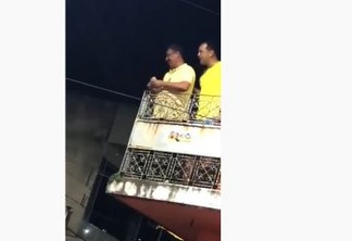 Vice reeleito joga dinheiro de sacada para comemorar vitória em Pernambuco