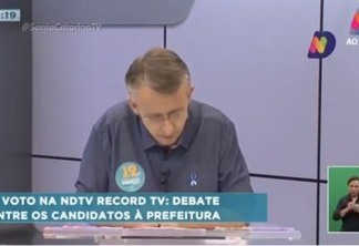 Candidato à reeleição em Blumenau passa mal e debate ao vivo é interrompido; VEJA VÍDEO