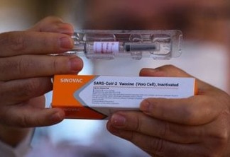 Vista de una dosis de la vacuna de Sinovac contra el coronavirus, en fase tres de prueba, el 5 de agosto de 2020, en el Hospital Universitario de Brasilia (Brasil). EFE/ Andre Borges/Archivo