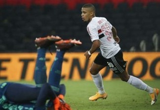 São Paulo goleia o Flamengo e avança à semi da Copa do Brasil