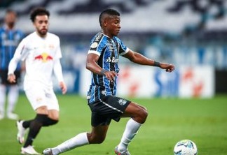 Grêmio amplia série invicta no Brasileiro e devolve Bragantino ao Z-4