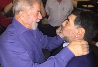 Na política, Maradona sempre defendeu governos de esquerda e movimentos sociais