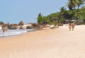 PARAÍBA: Homem é detido acusado de fotografar mulheres em praia naturista