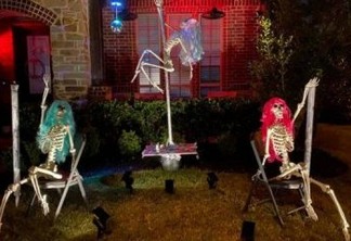 Mulher é notificada a retirar decoração com esqueletos fazendo pole dance no Halloween - VEJA VÍDEO