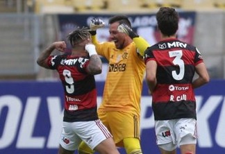 Flamengo goleia Santos, encurta distância e "seca" o líder São Paulo