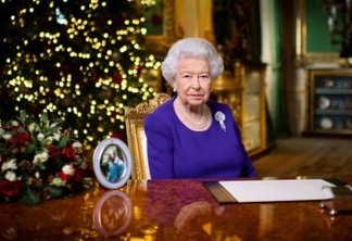 EFEITOS DA PANDEMIA: 'Muitos querem apenas um abraço no Natal deste ano', diz Rainha Elizabeth