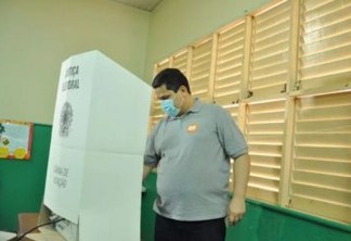 Com irmão líder nas pesquisas, presidente do Senado Alcolumbre vota em Macapá