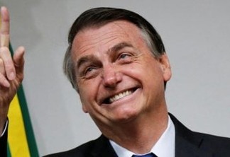 Bolsonaro assina MP que abre crédito de R$ 20 bilhões para comprar vacinas