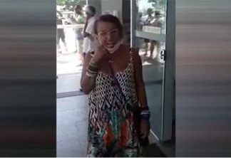 "RACISTA DE CARTEIRINHA": Mulher que aparece em vídeo gritando ofensas em agência bancária e em loja de shopping é indiciada por racismo - VEJA VÍDEOS