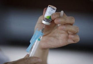 Vacinação contra a gripe  Influenza em postos de Drive-Thru, no Lago Norte . Sérgio Lima/Poder360 24.02.2020