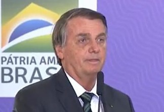 Após falar em "histeria", Bolsonaro muda discurso e afirma que pandemia "nos afligiu desde o início"