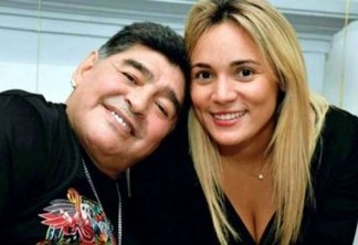 Maradona apanhava de namorada e era roubado, diz TV argentina