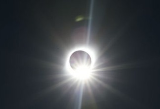Um eclipse solar é observado em Coquimbo, Chile, em 2 de julho de 2019