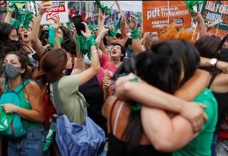 DECISÃO HISTÓRICA: Câmara dá sinal verde ao projeto de legalização do aborto na Argentina