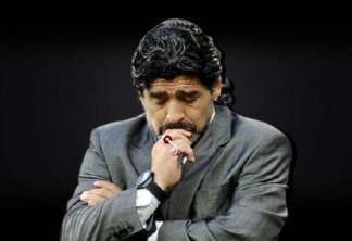 Maradona era dopado com álcool e maconha para não ver orgias em sua casa, segundo médico