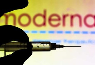 Funcionário destrói de propósito mais de 500 doses de vacina contra Covid-19