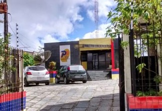 3 meses de salários atrasados: funcionários da Panorâmica FM, rádio de Ligia e Damião Feliciano, ameaçam greve geral 