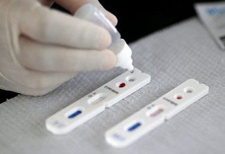 Profissional de saúde realiza teste para o novo coronavírus em Brasília
21/04/2020
REUTERS/Ueslei Marcelino