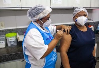 João Pessoa já vacinou mais de sete mil trabalhadores da saúde nos primeiros três dias