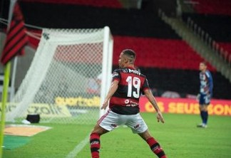 Flamengo se aproxima de acordo com Goiás por dívida de Michael